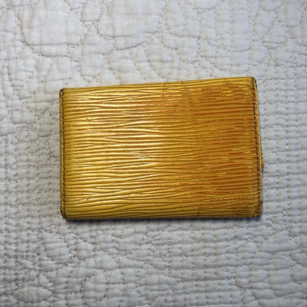 Louis Vuitton Epi Yellow Multicles 6 Ring Key Leather Case w/ purple interior